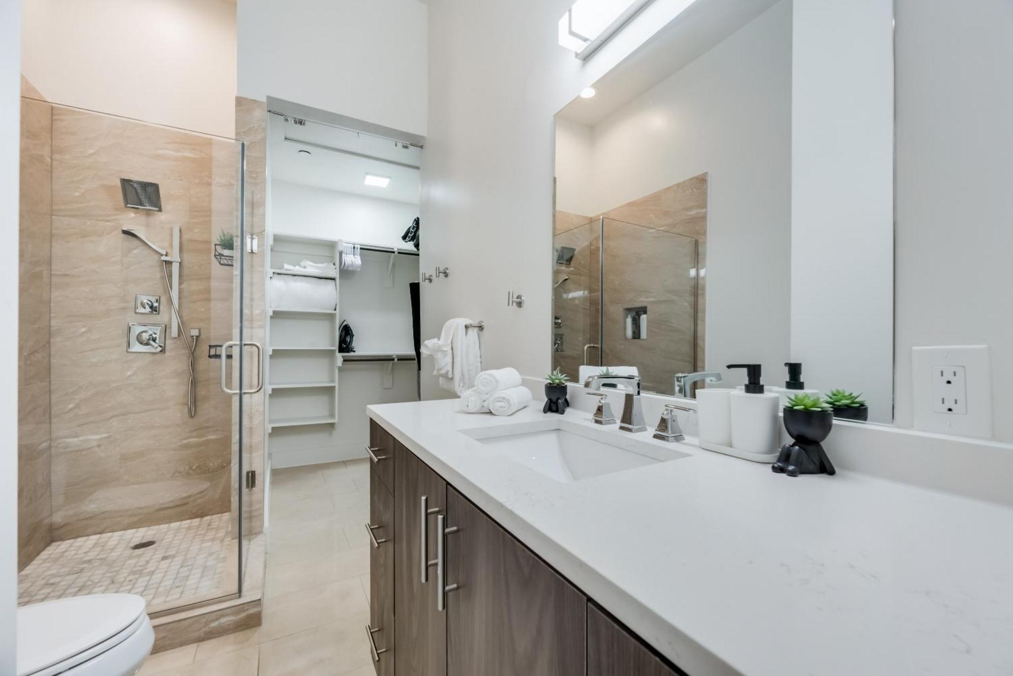 Contemporary 2Br I Gym I Parking I Workspace Даллас Екстер'єр фото